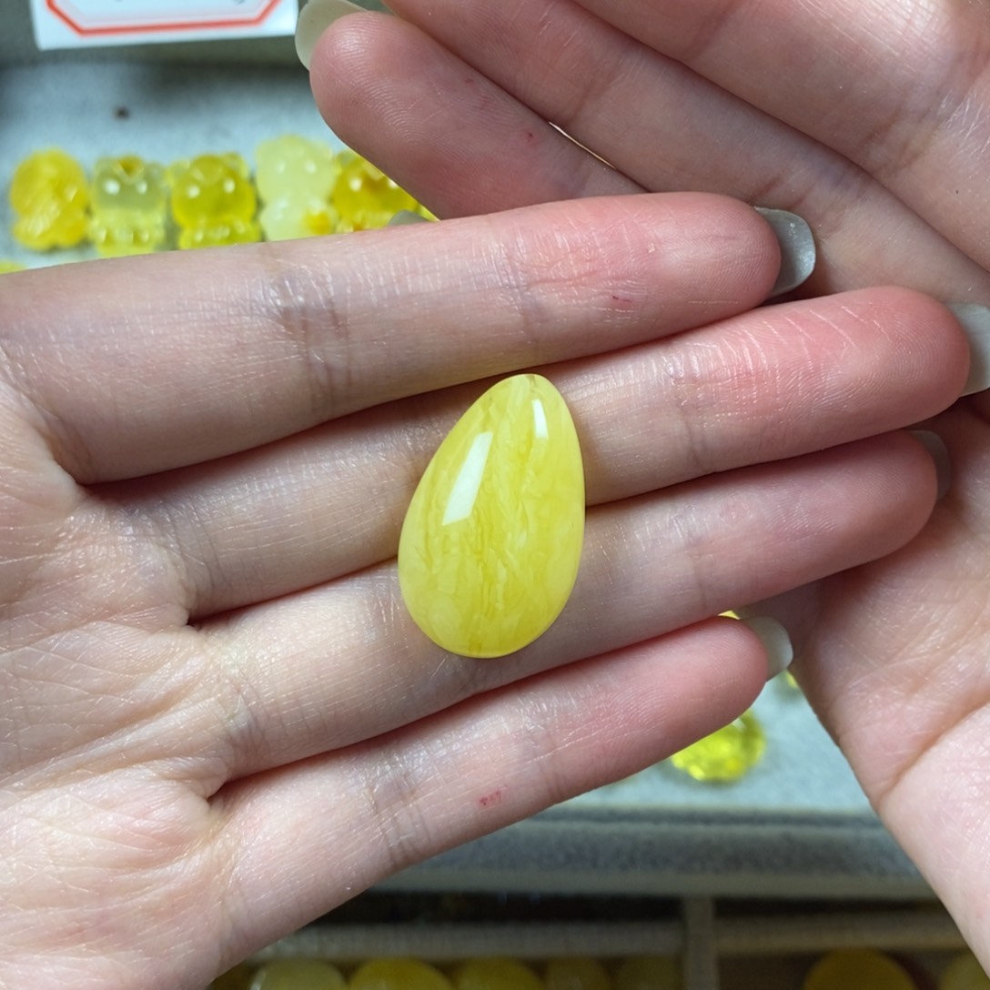 琥珀裸石未镶嵌水滴