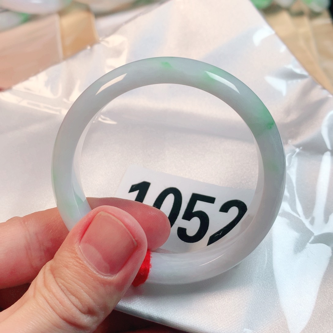 翡翠手镯未镶嵌翡翠手镯1052