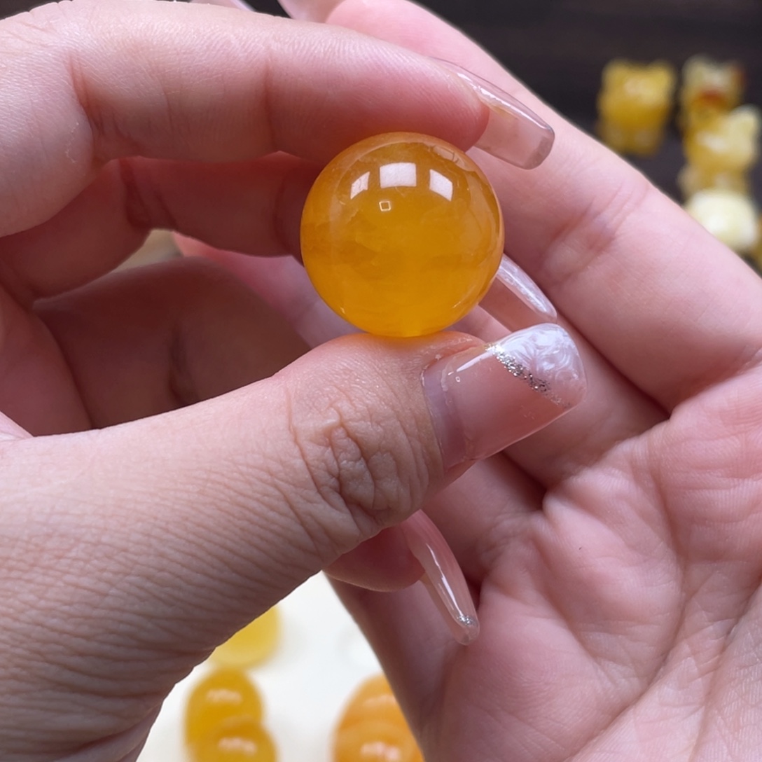 淡***蓝琥珀未镶嵌珠宝奇石