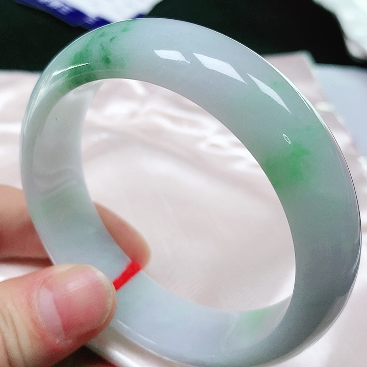 翡翠手镯未镶嵌翡翠手镯未镶嵌