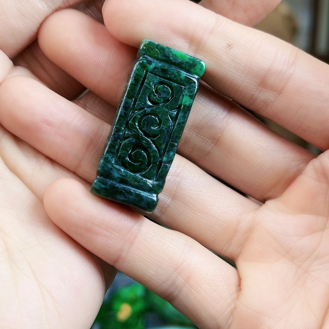 翡翠颈饰未镶嵌吊坠