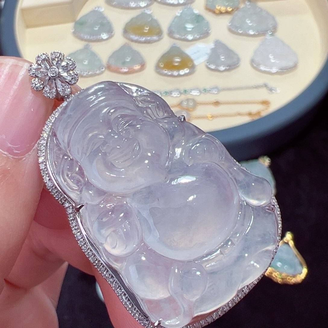 翡翠18K金镶嵌颈饰吊坠