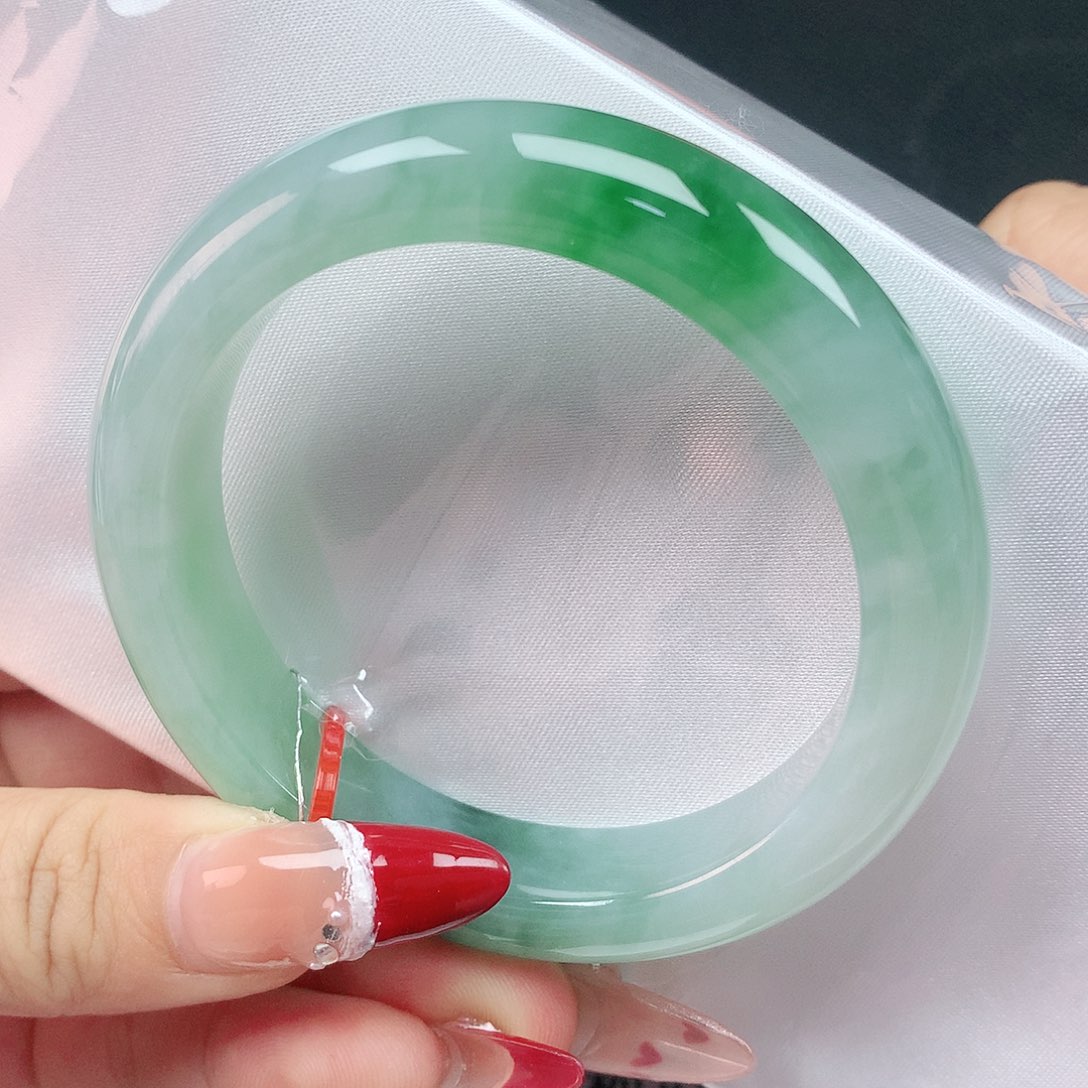 翡翠手镯未镶嵌56圈