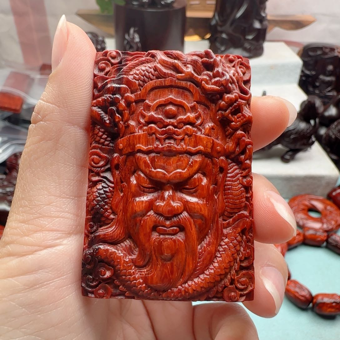 小叶紫檀把件关公牌