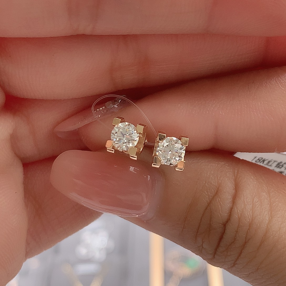 钻石耳饰18K金镶嵌抖**拉耳钉