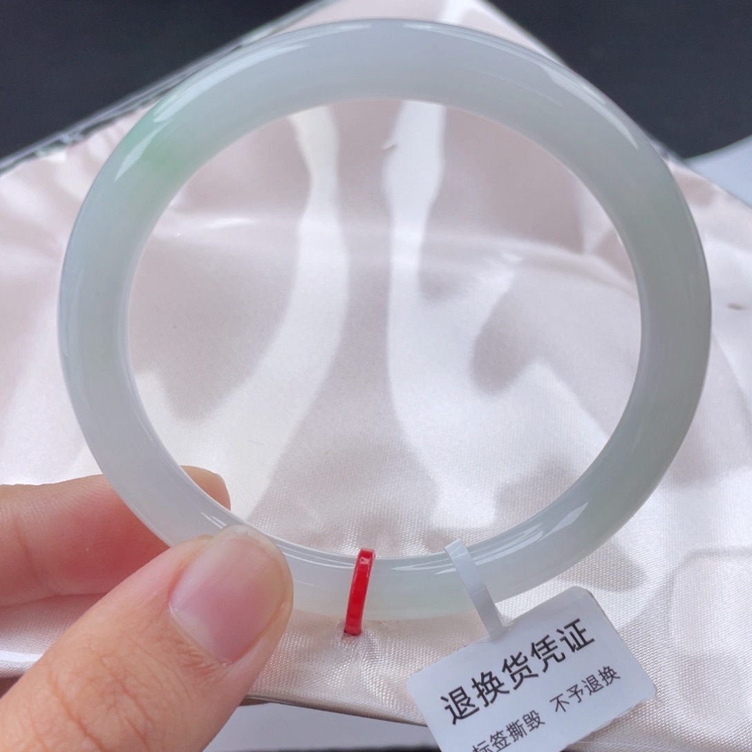 翡翠手镯（圆镯）未镶嵌54.7圈
