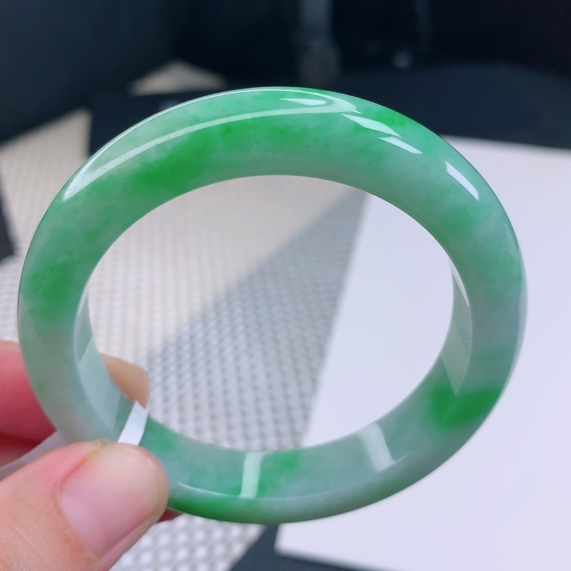 57圈女款精美满绿正圈手镯缅甸翡翠宽边