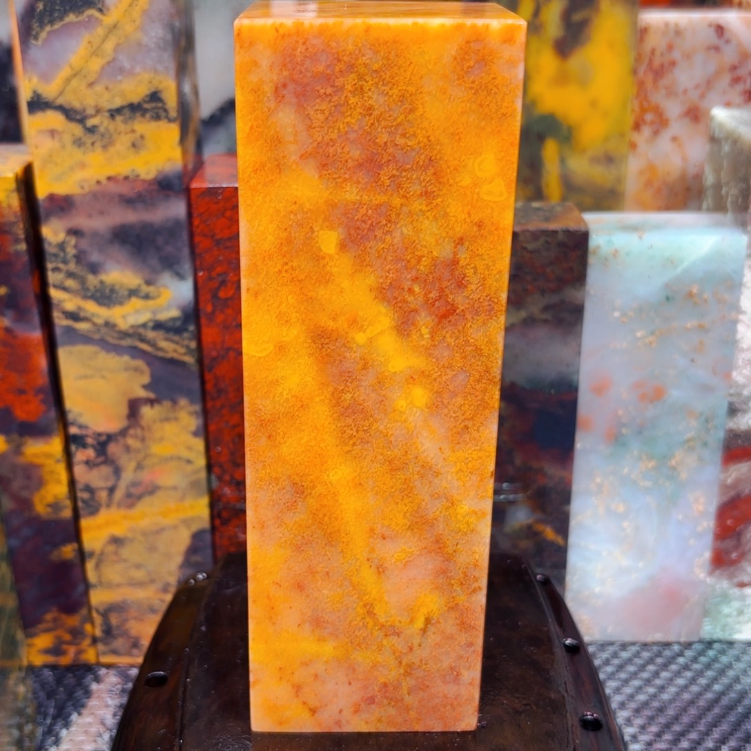 石材桂林鸡血玉贵妃料