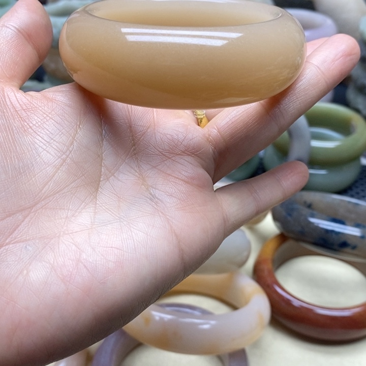 石英岩玉手镯未镶嵌