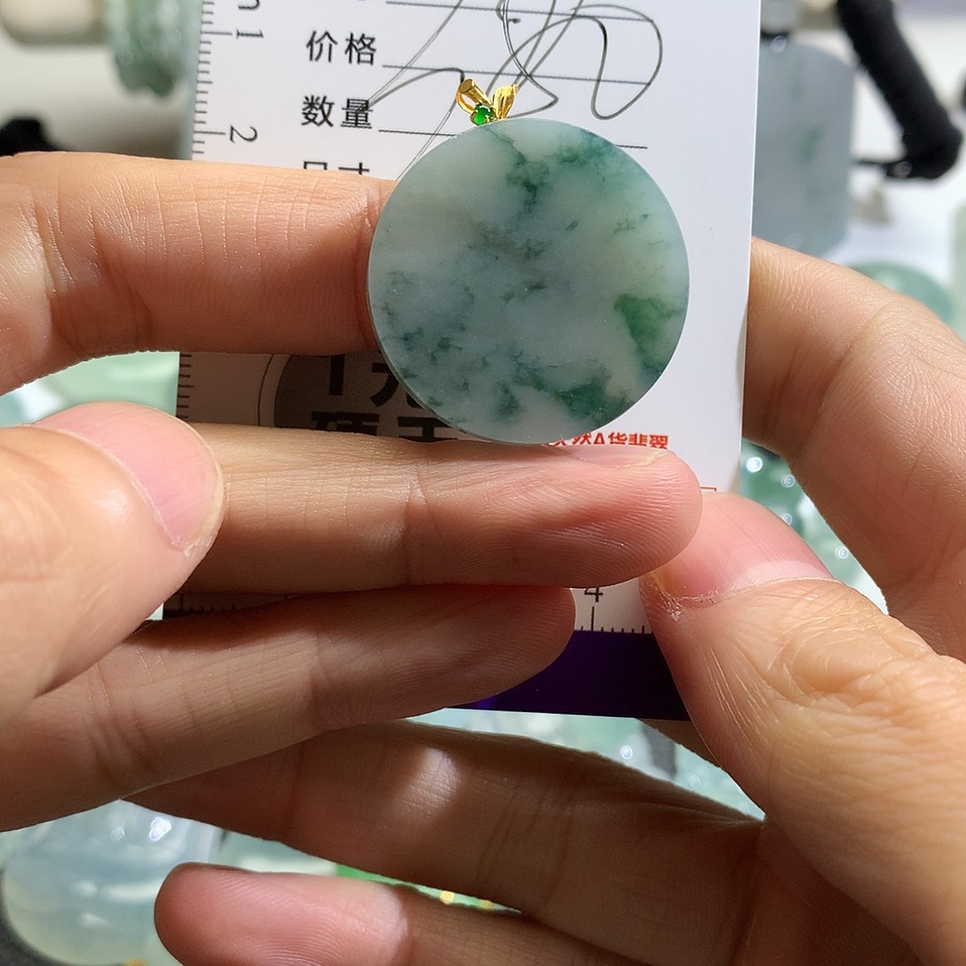 翡翠未镶嵌颈饰吊坠