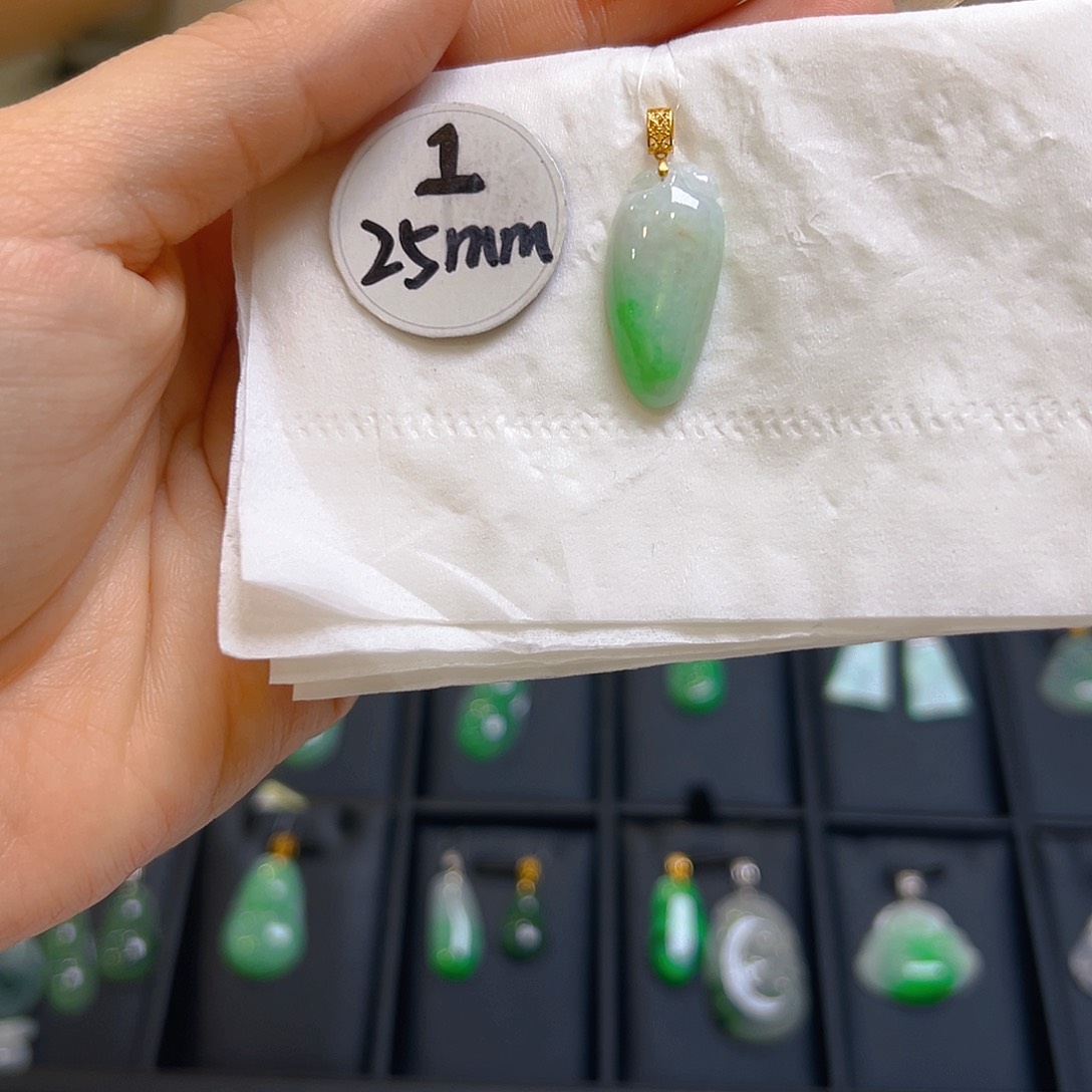 翡翠颈饰18K金镶嵌翡翠