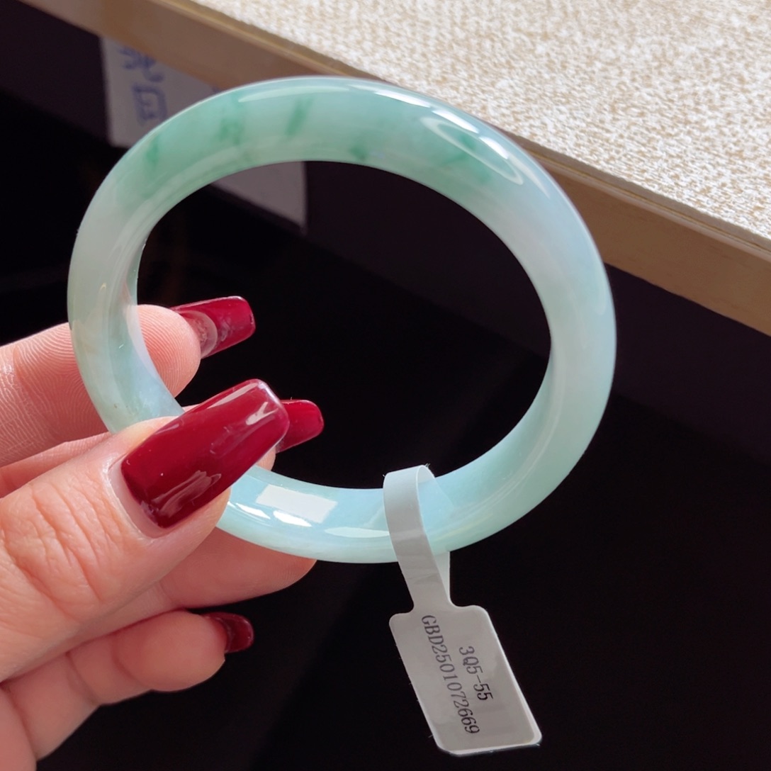 翡翠手镯未镶嵌手镯