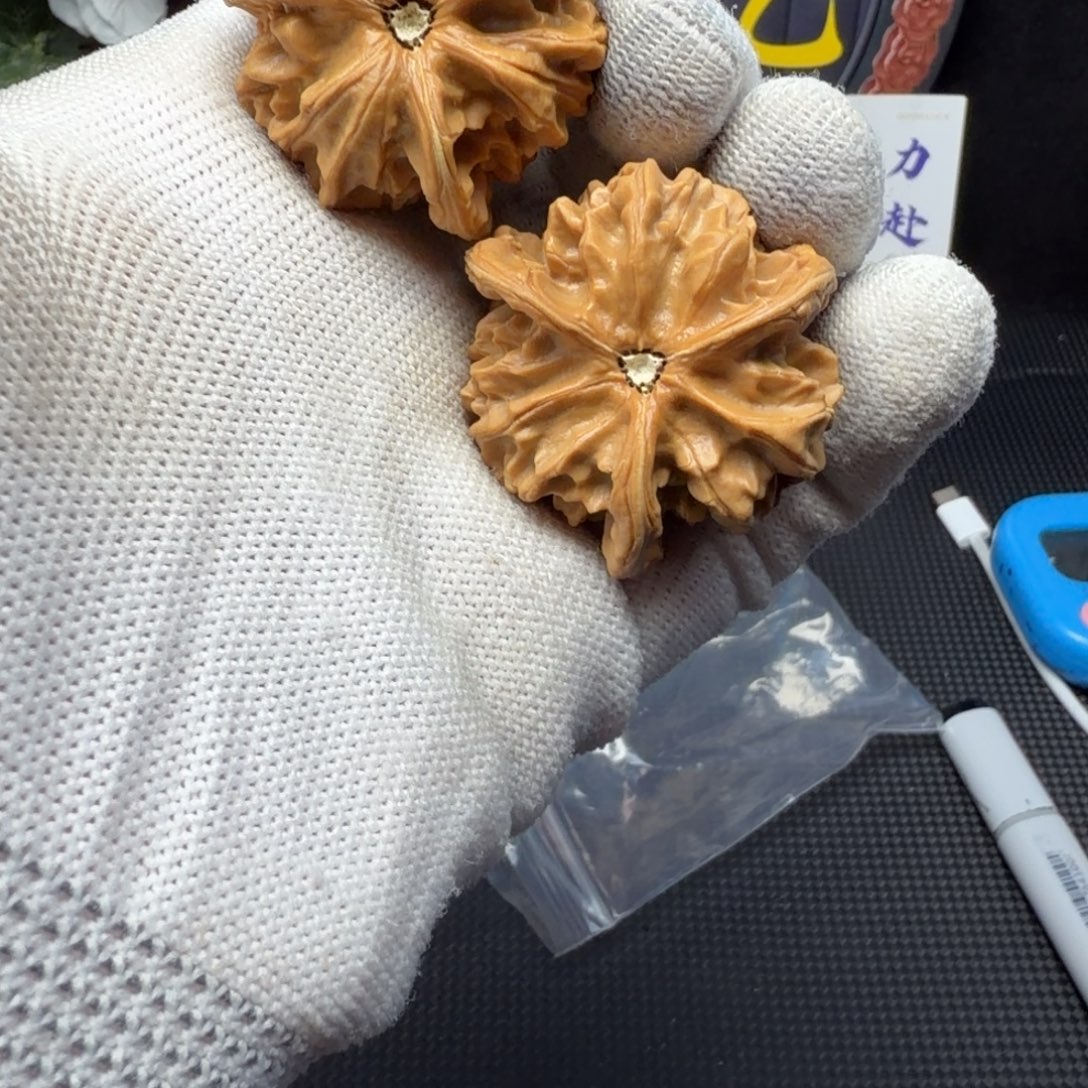 伄***。吊坠文玩核桃39三棱