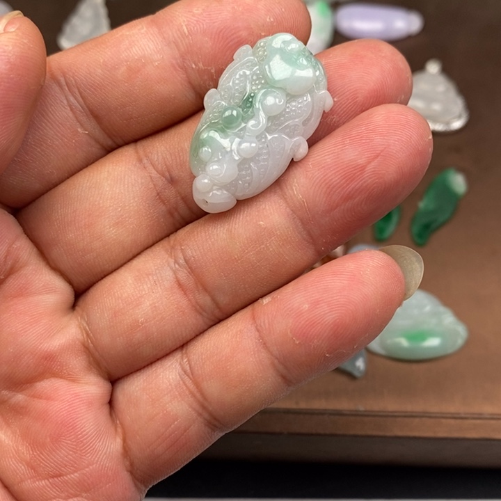 翡翠未镶嵌颈饰翡翠