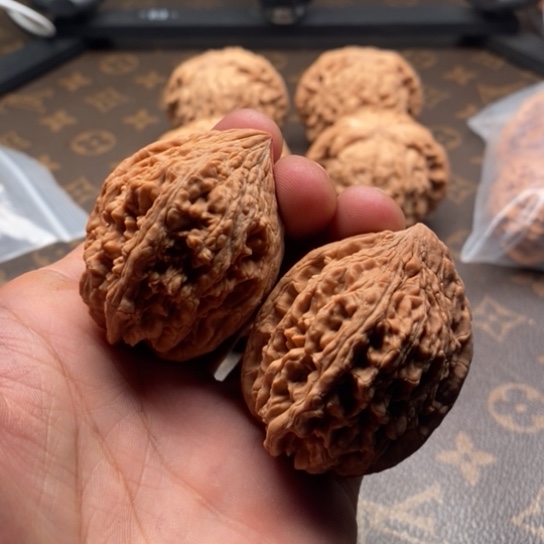 文玩核桃把件以**瘾大沽石