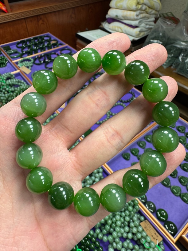 俄料和田玉碧玉微猫眼卡12mm手串