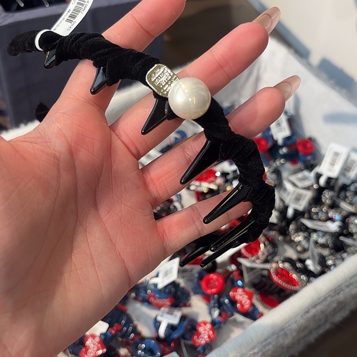 铁合金皮质黑色丝绒