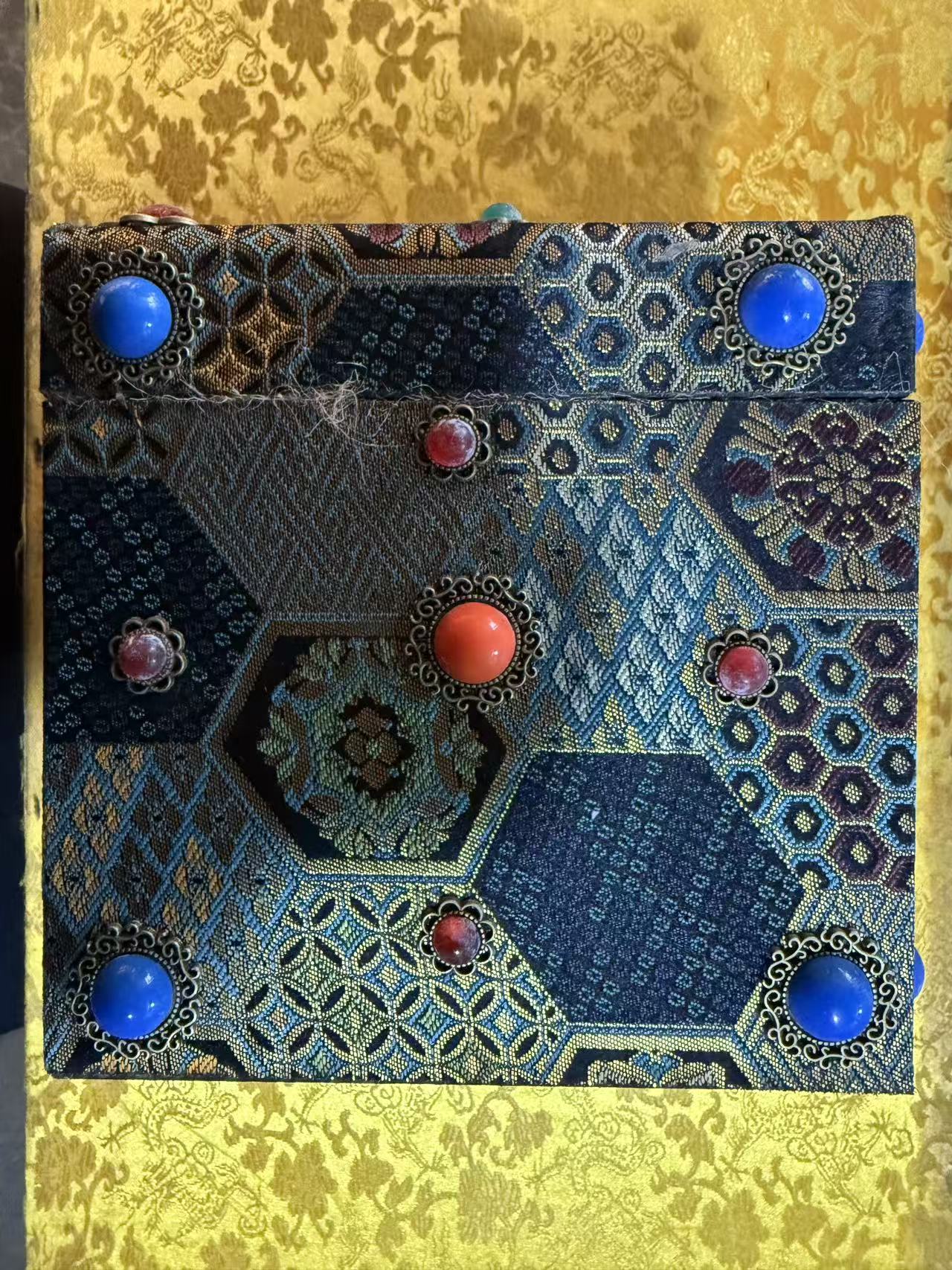 小花方箱子精美摆件链接