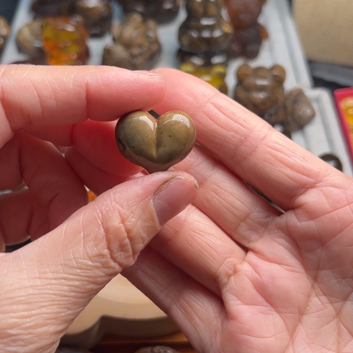 球****琥珀未镶嵌颈饰根珀