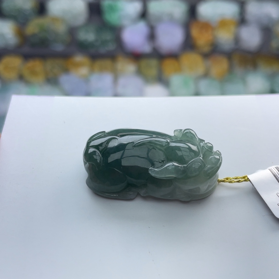 翡翠未镶嵌颈饰貔貅
