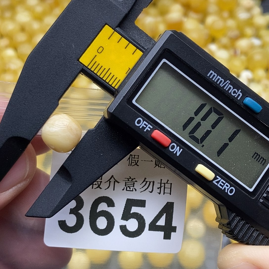 蜜蜡未镶嵌珠宝奇石3654