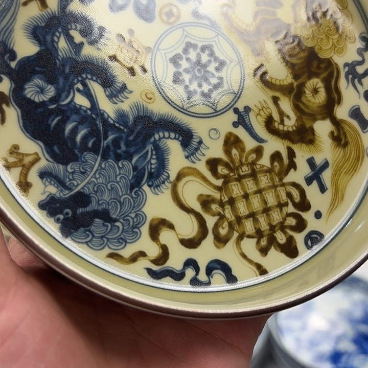 瓷片釉里金狮子大胡乘景德镇