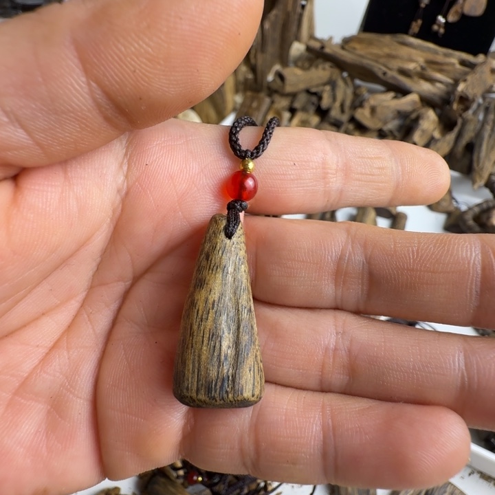 屿***.沉香沉香碎屑奇楠沉香原材料福利款一个