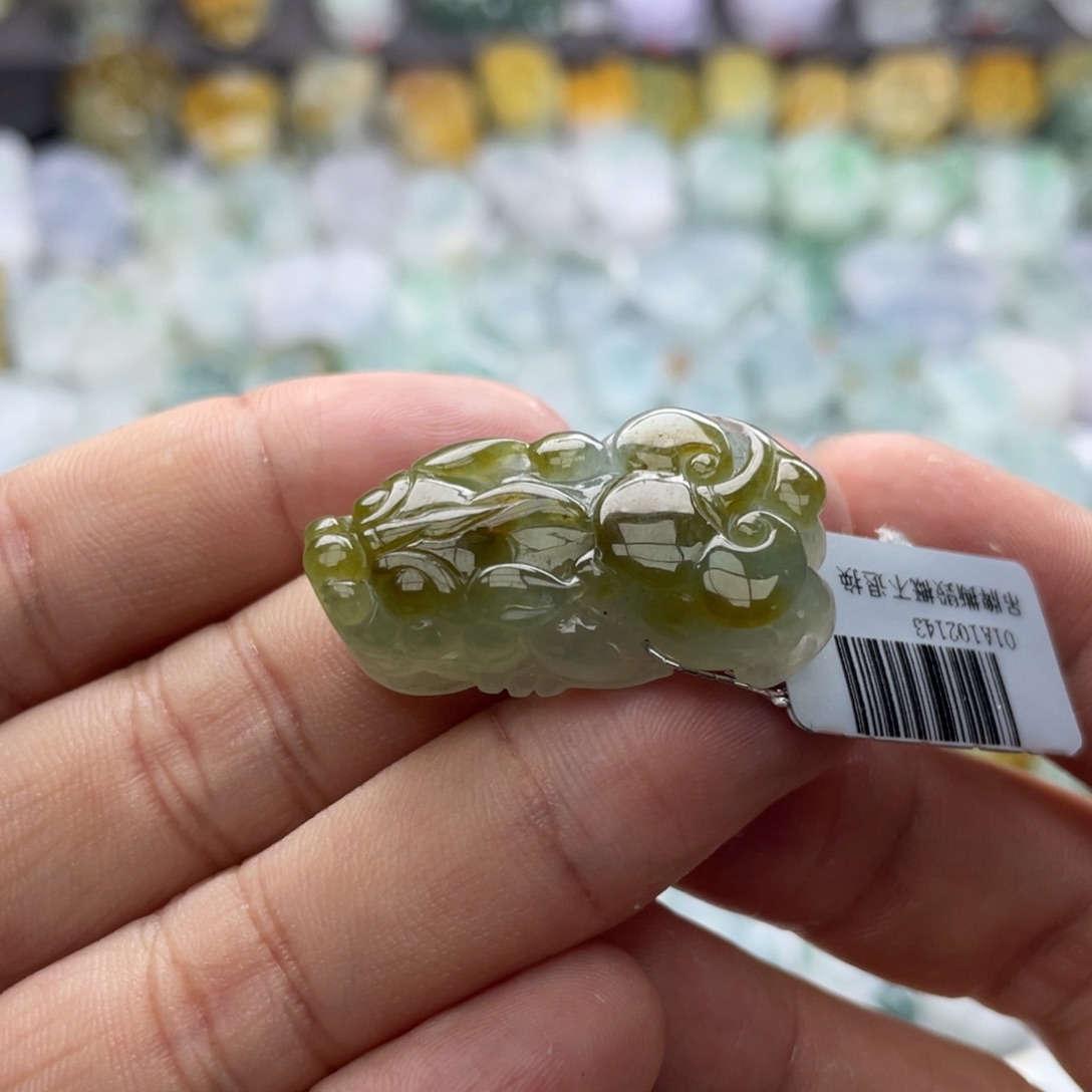 翡翠颈饰未镶嵌貔貅