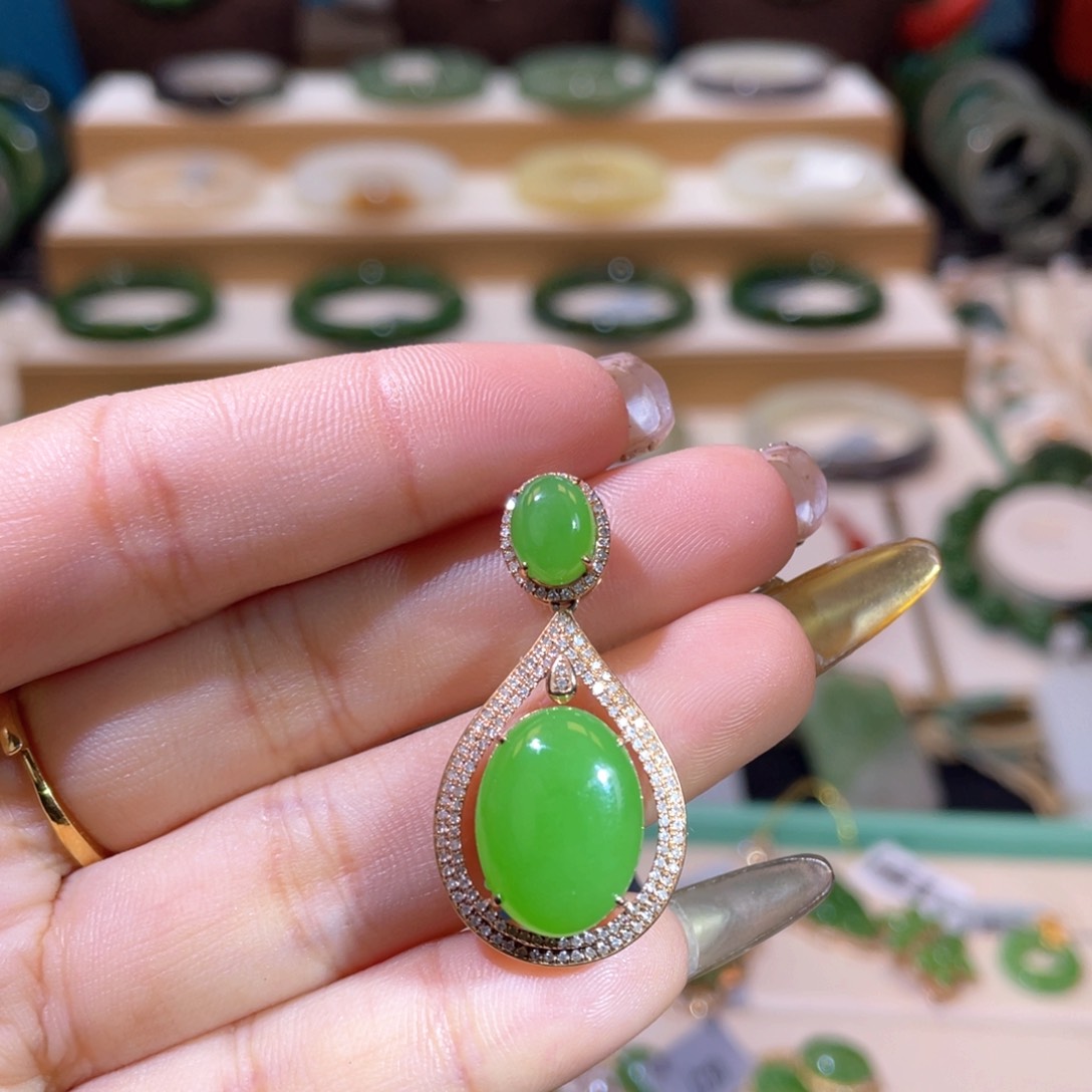 和田玉高品18Ｋ果绿吊坠18K金镶嵌