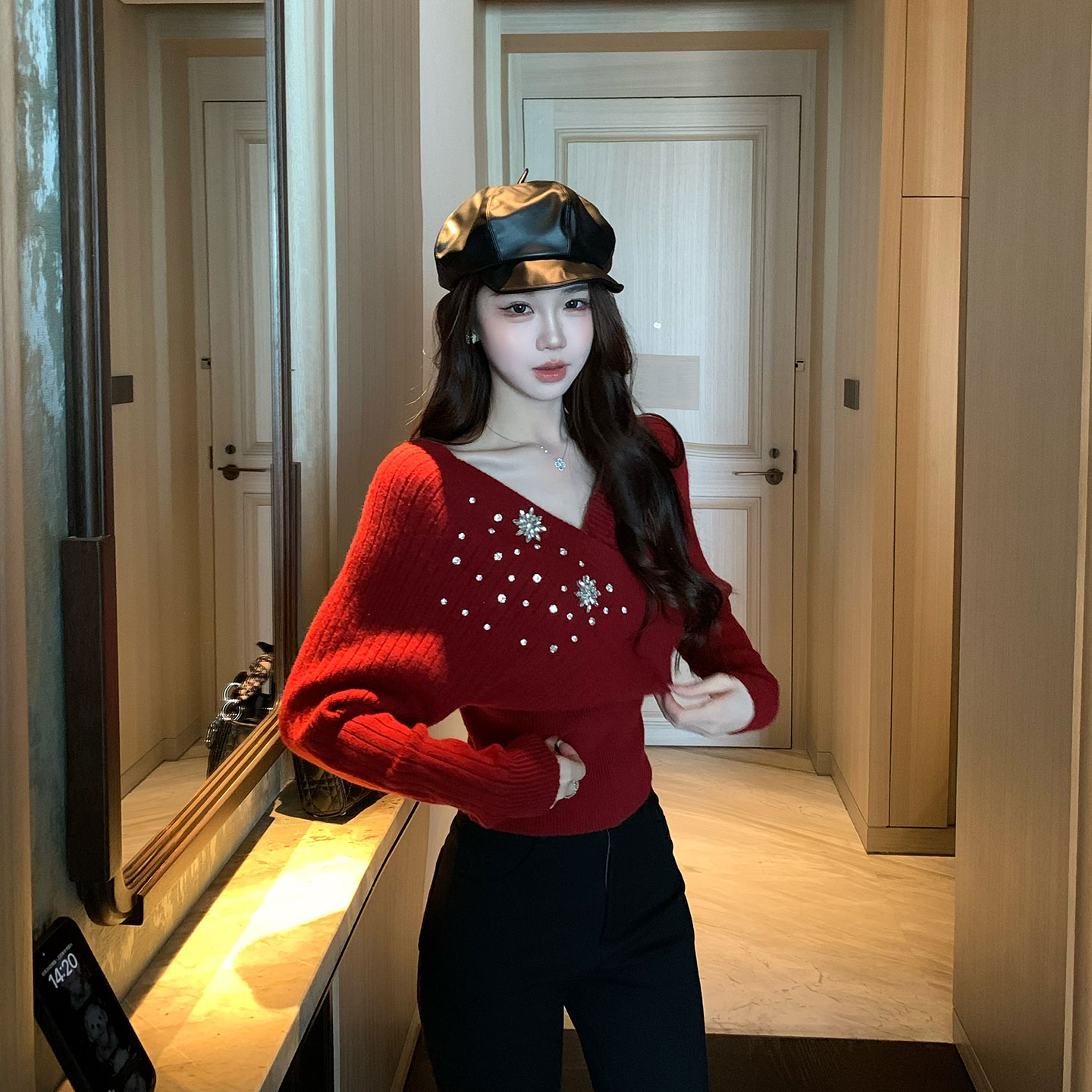 木子李的李【绛纱星雪】新年红毛针织衫收腰V领上衣女加绒微喇长裤