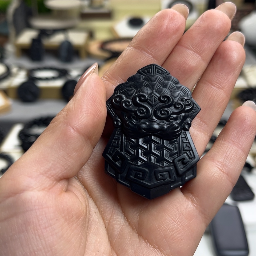 ༺***༻和田玉（墨玉）未镶嵌颈饰唐玄甲