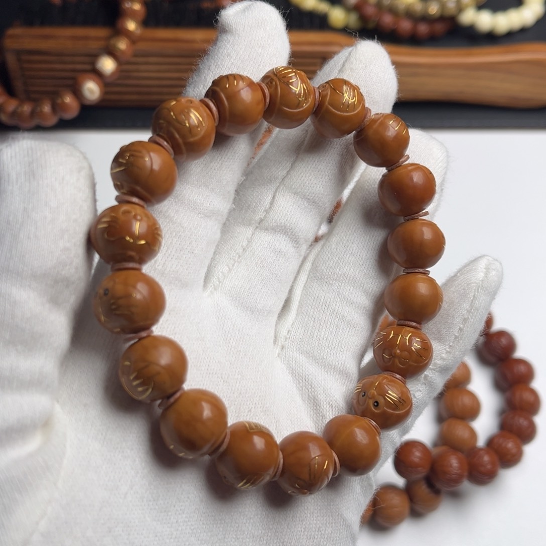 猴头核桃手串多啦a梦雕刻