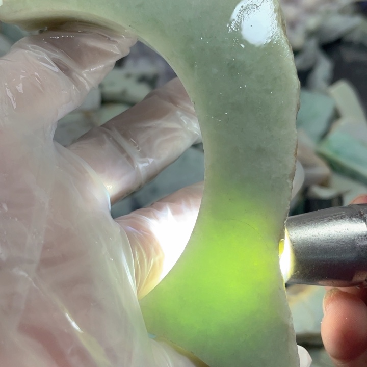 翡翠吊坠(不含链)未镶嵌天然翡翠边角料