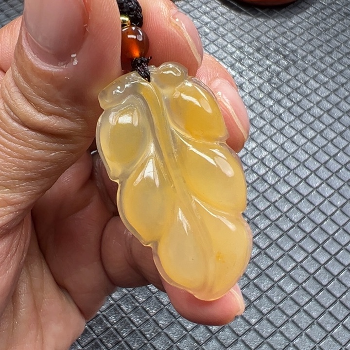 石英质玉（黄龙玉）颈饰未镶嵌