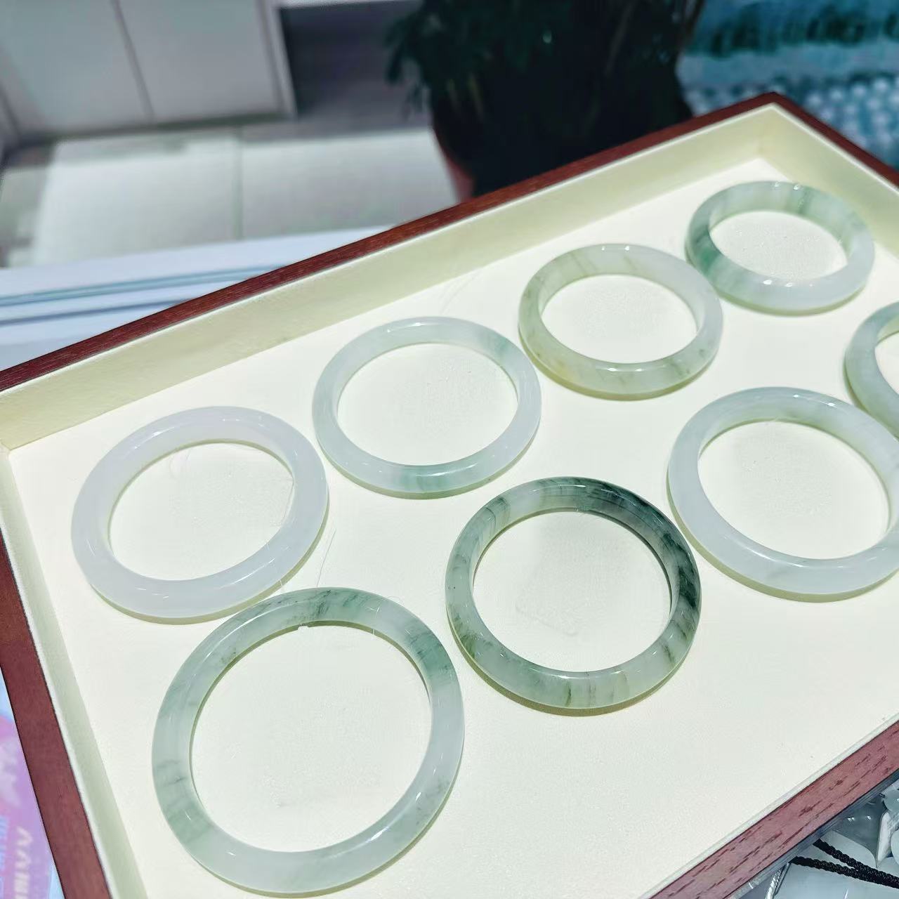 *158天山翠手镯女款天然雪翠玉石镯子~多样性拍一发一