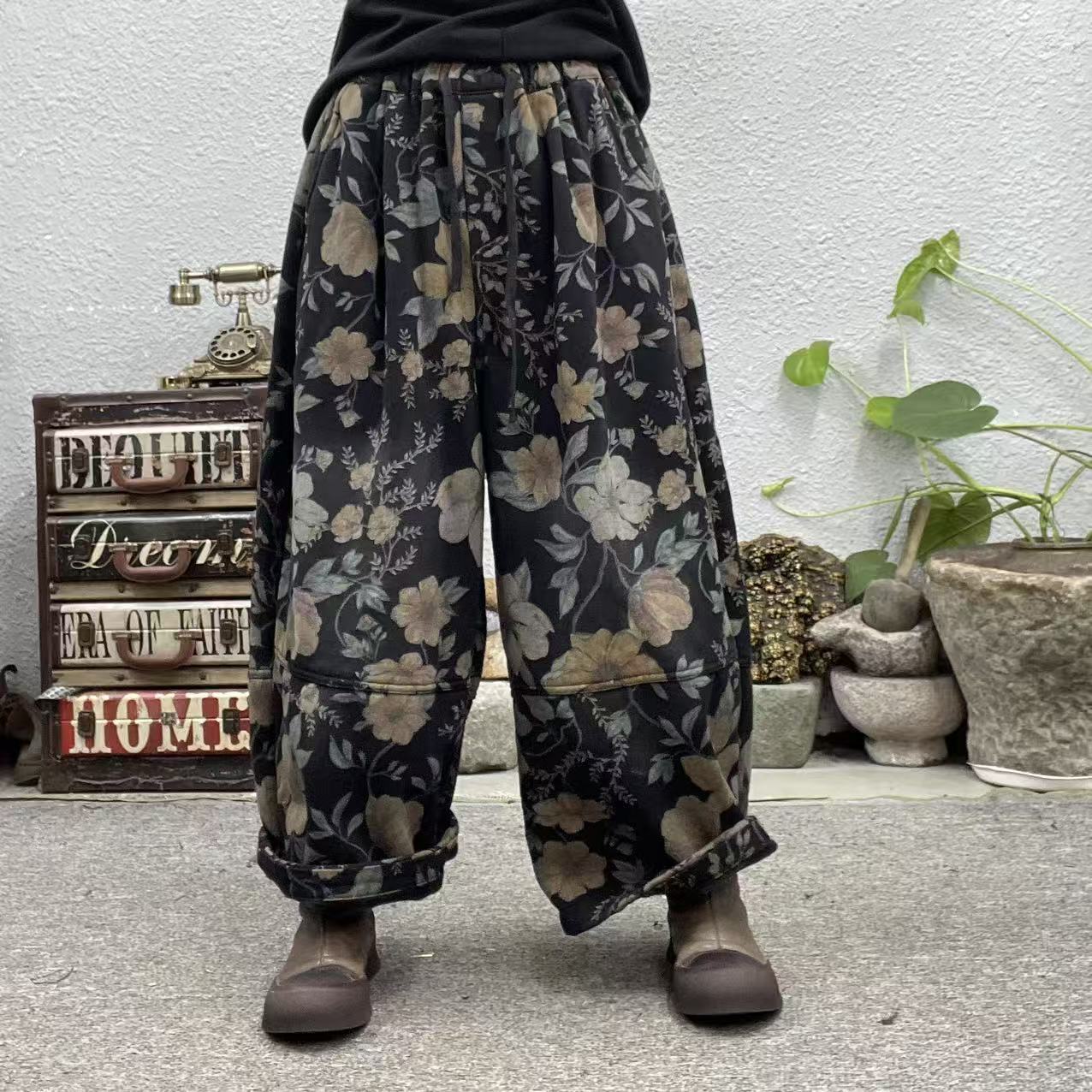 2658加绒黑底黄花裤腰抽绳牛仔休闲裤（长92臀围130脚口66