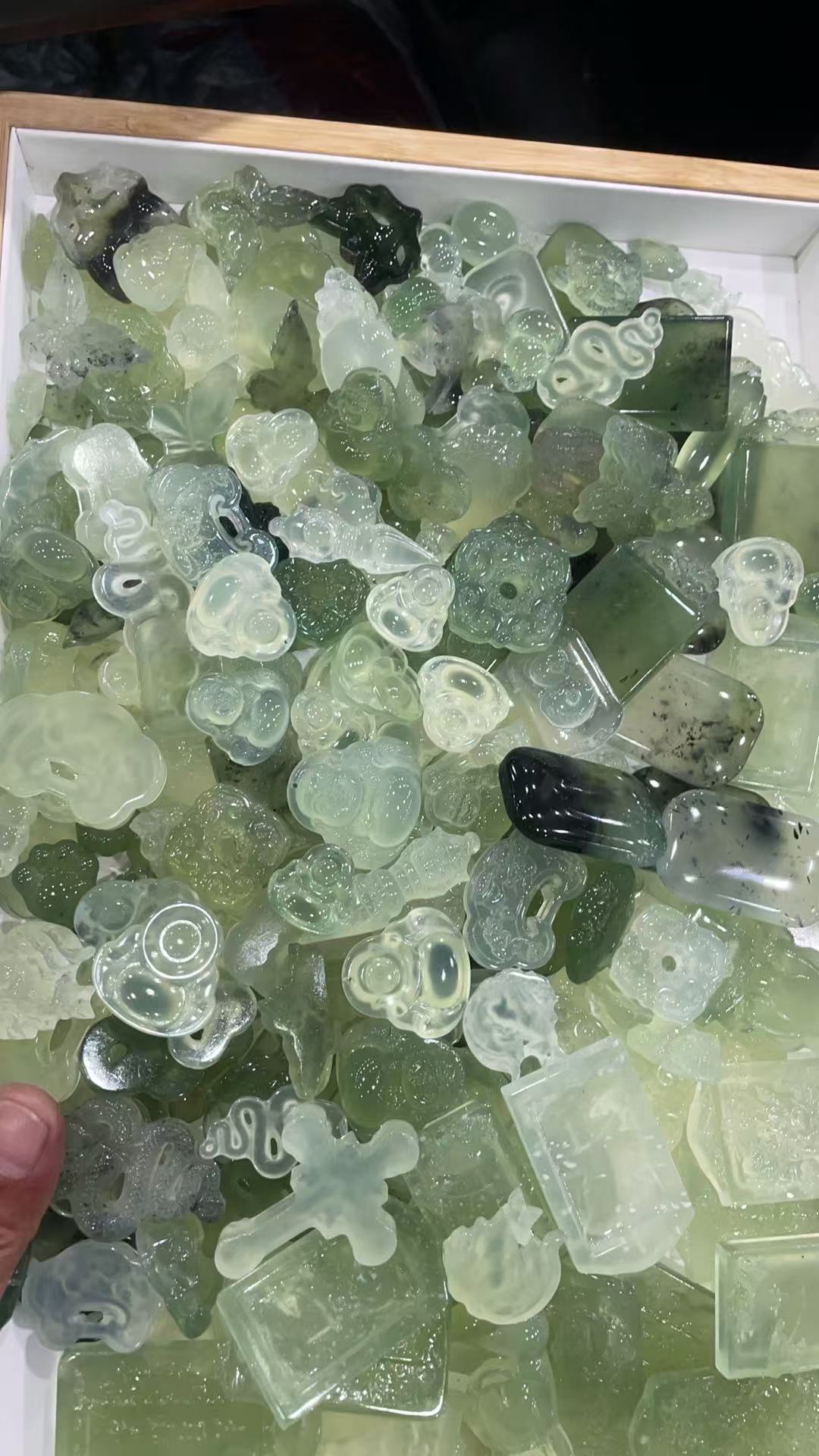 天然岫玉高冰吊坠多样性发其一