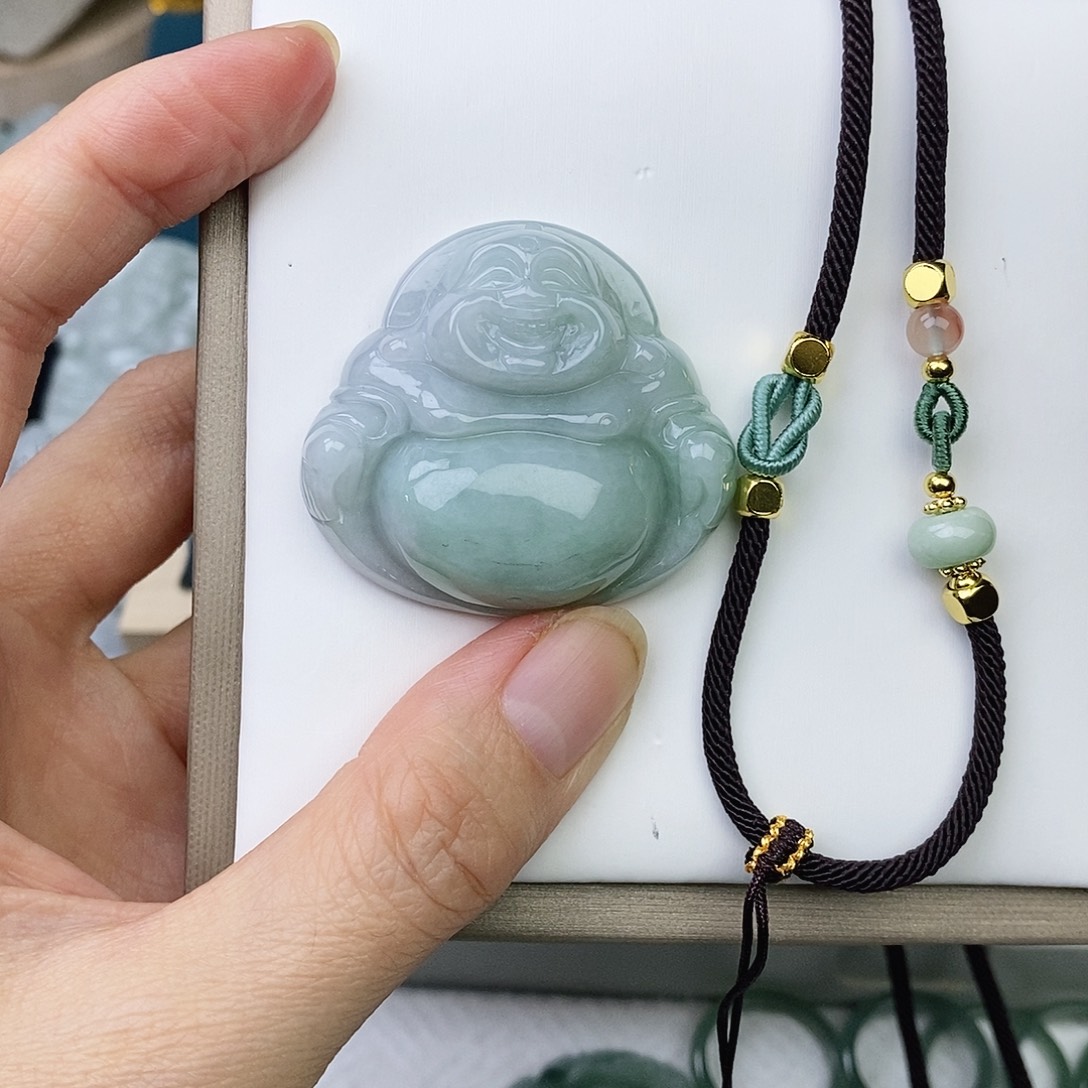 翡翠未镶嵌颈饰佛公