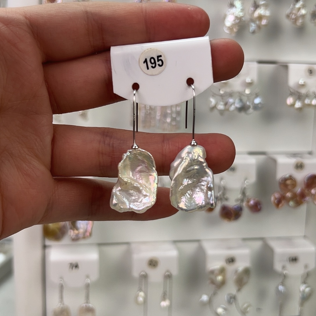 非金属巴洛克花瓣耳饰 