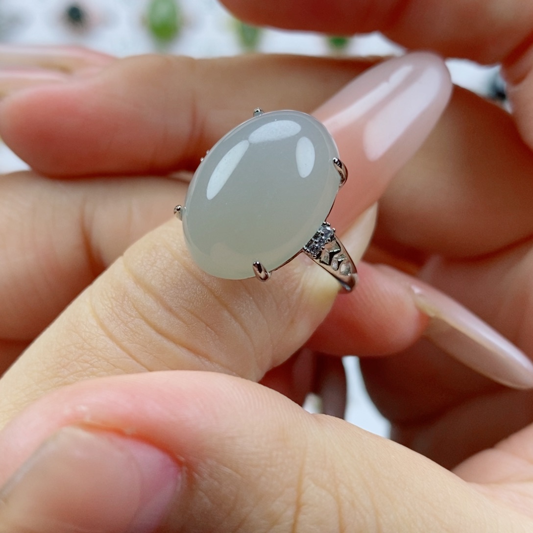 未镶嵌戒指和田玉