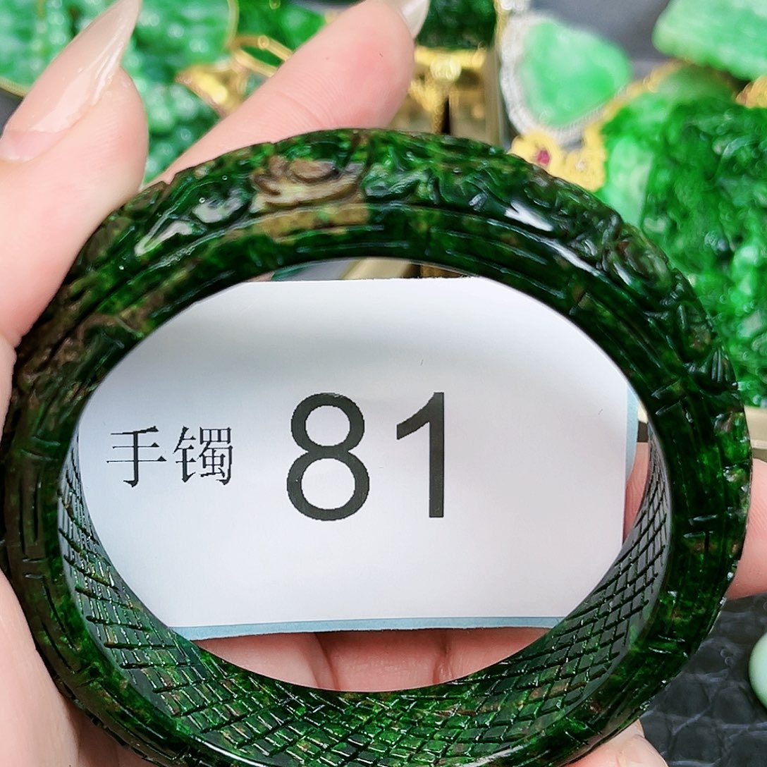 翡翠颈饰未镶嵌手镯58/59