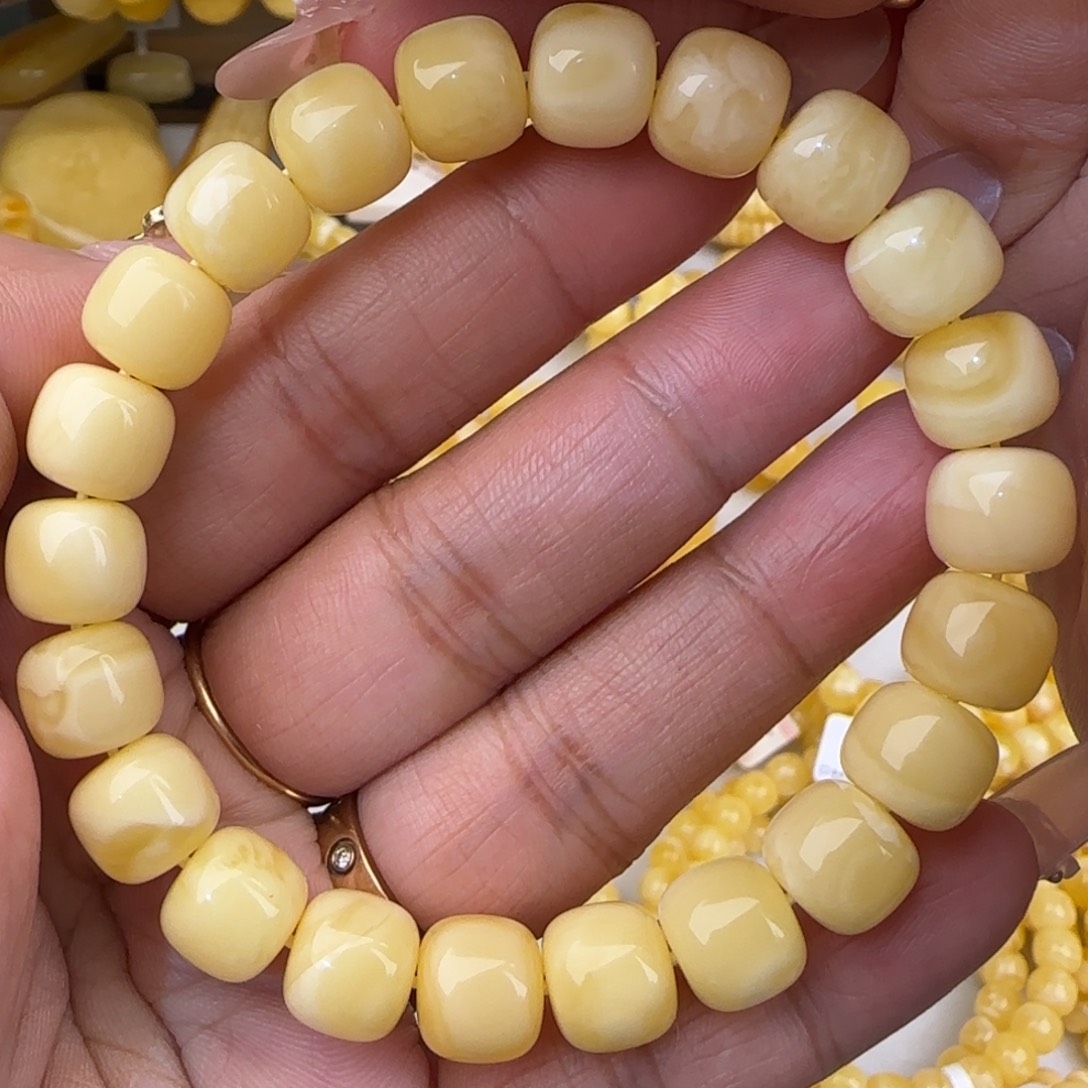 蜜蜡未镶嵌手串浓白老型手串