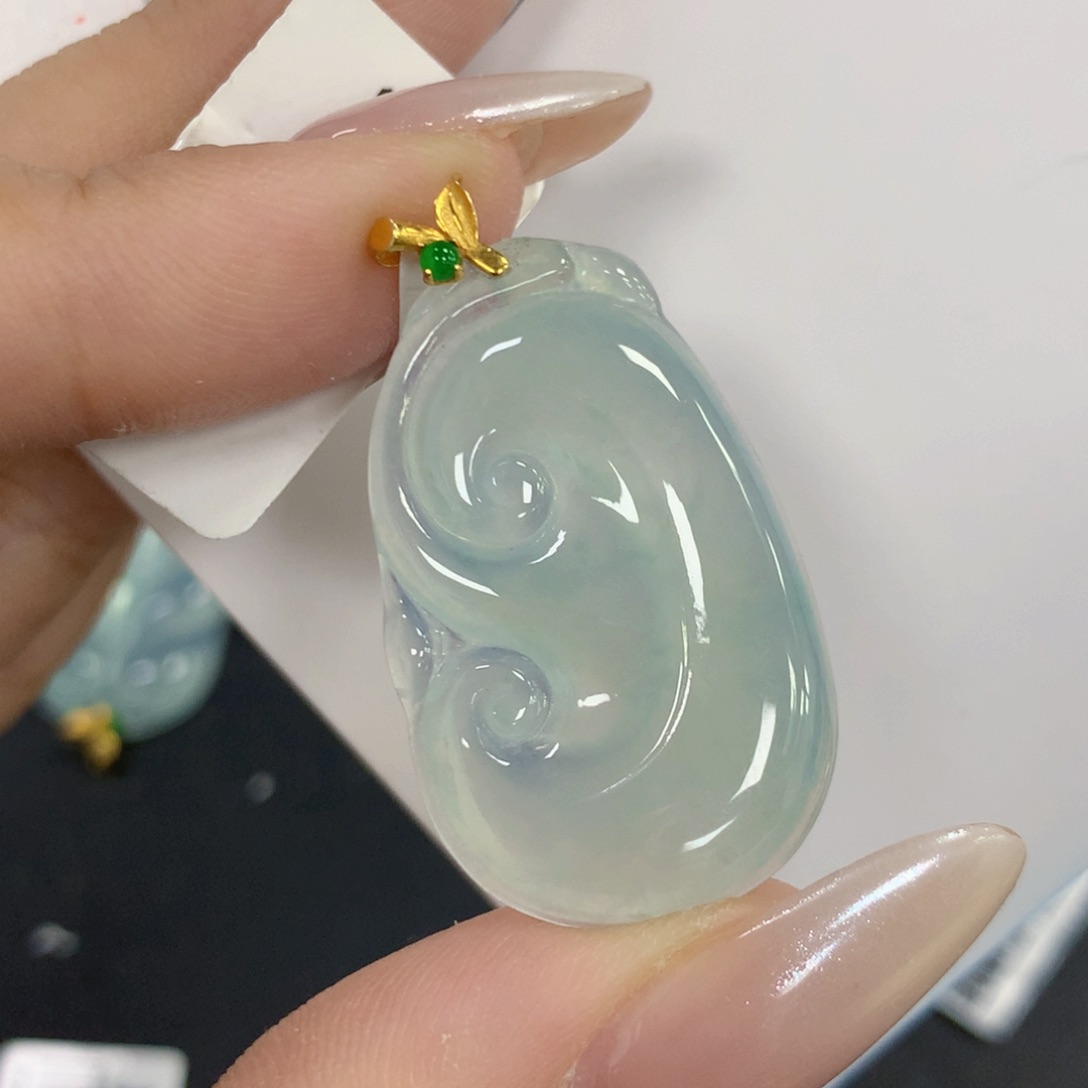 颈饰18K金镶嵌翡翠