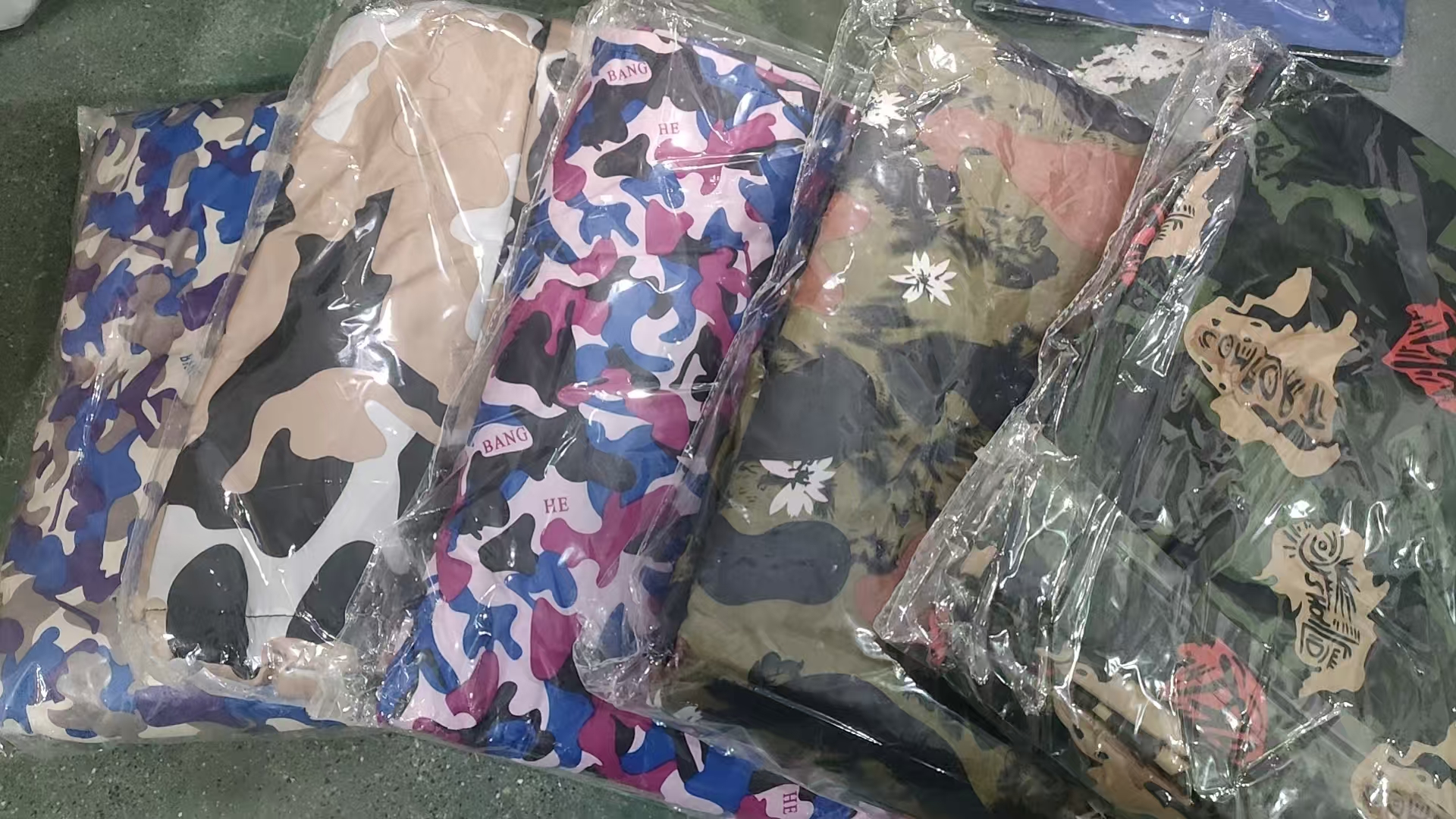 多色不止图片色防水加绒罩衣80-150斤以内