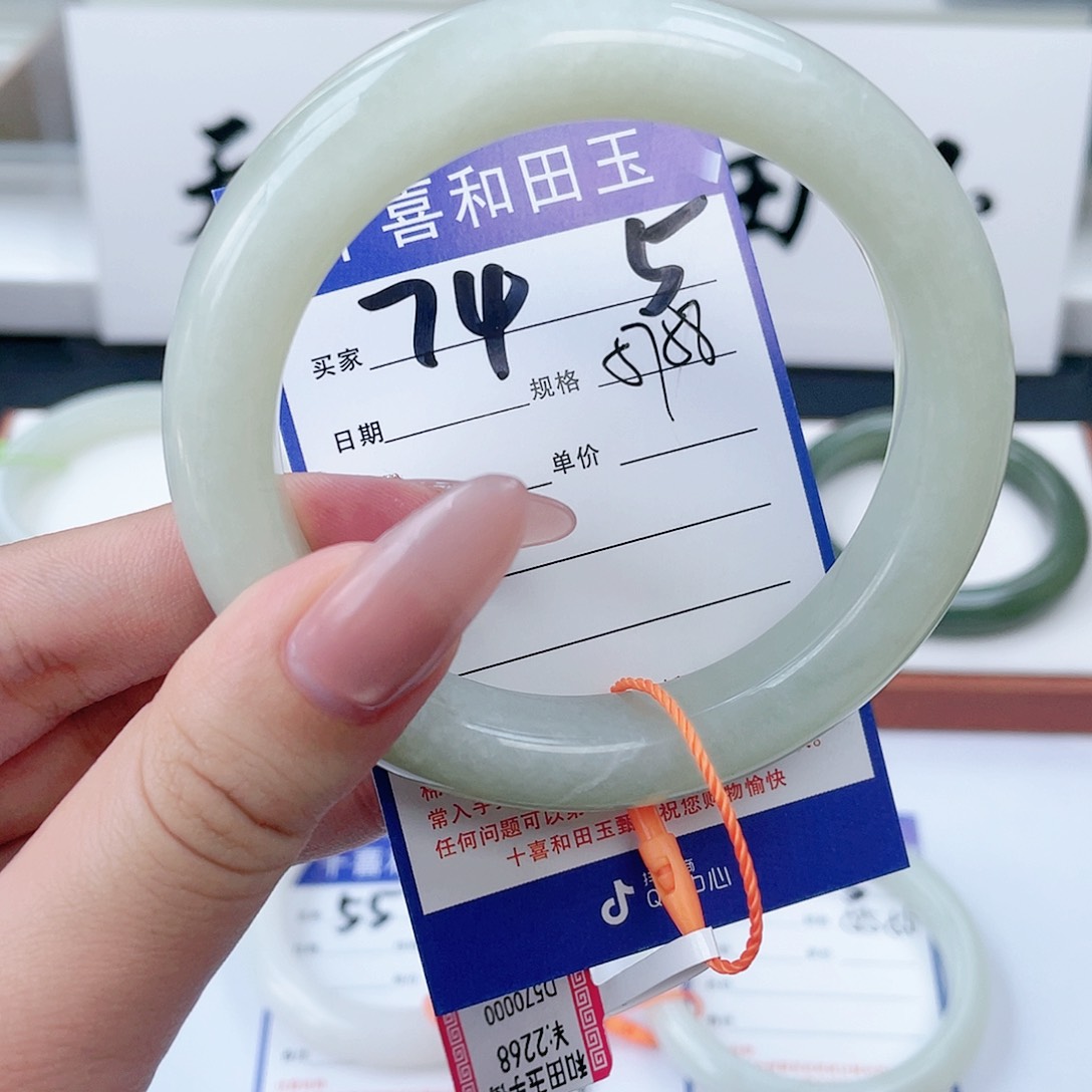 和田玉手镯未镶嵌