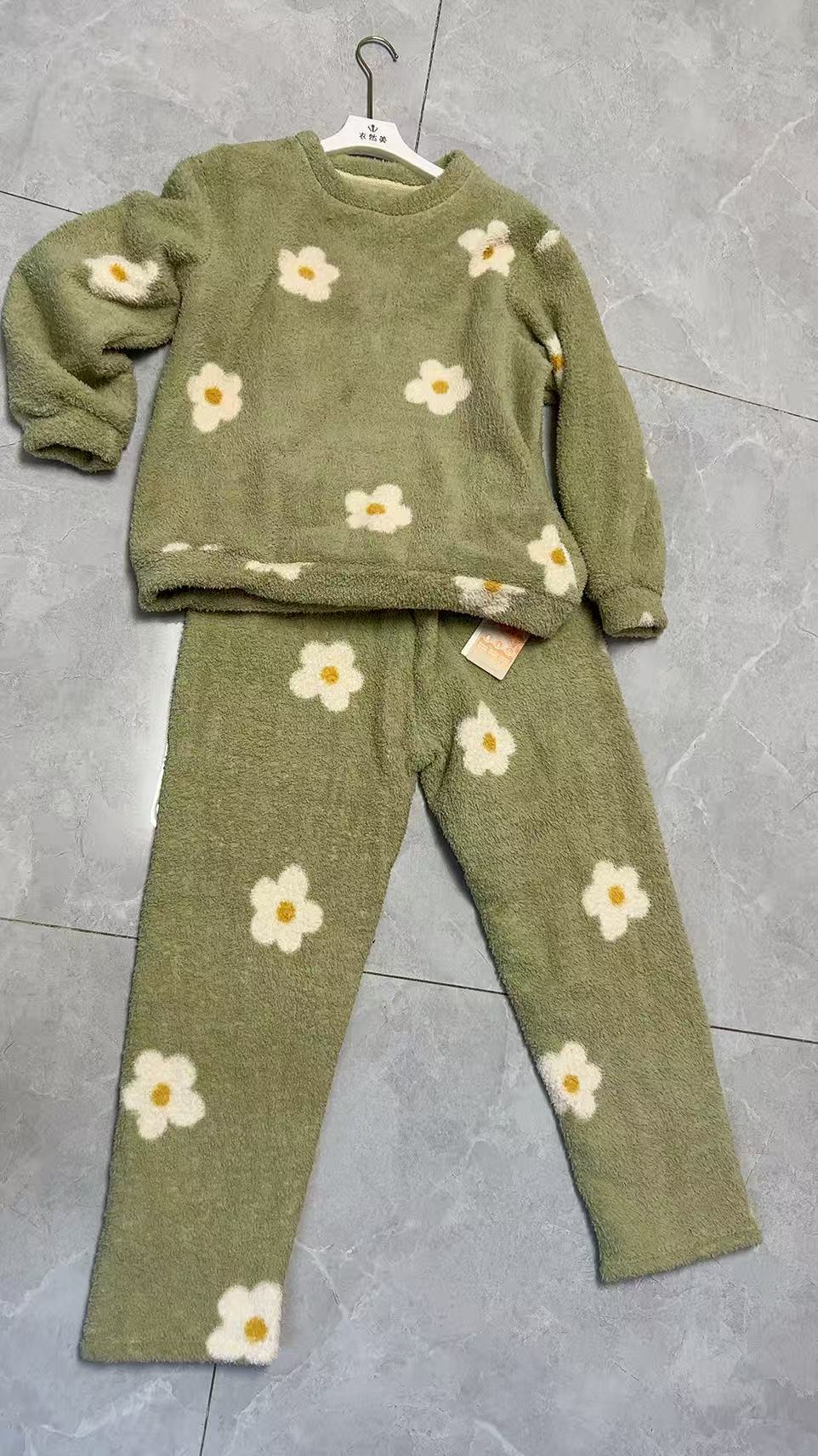 朵木依人家居睡衣套装