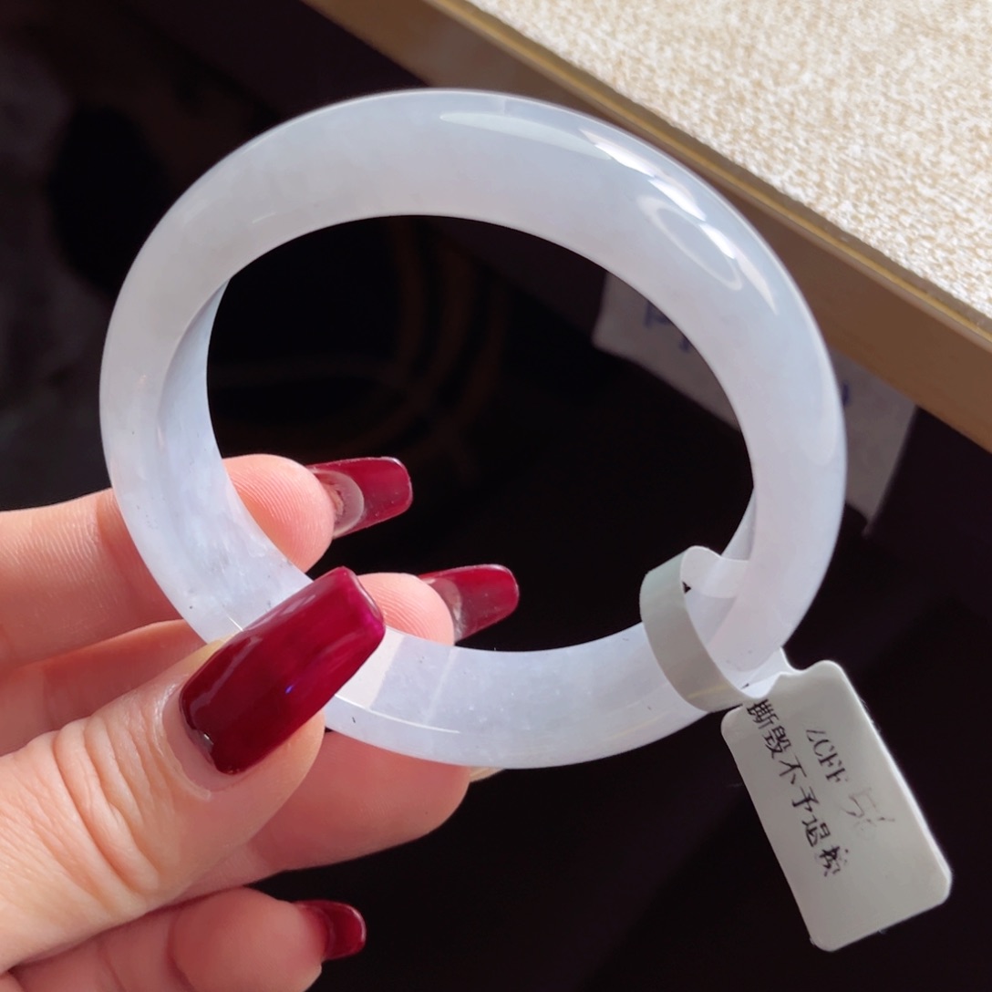 翡翠手镯未镶嵌手镯