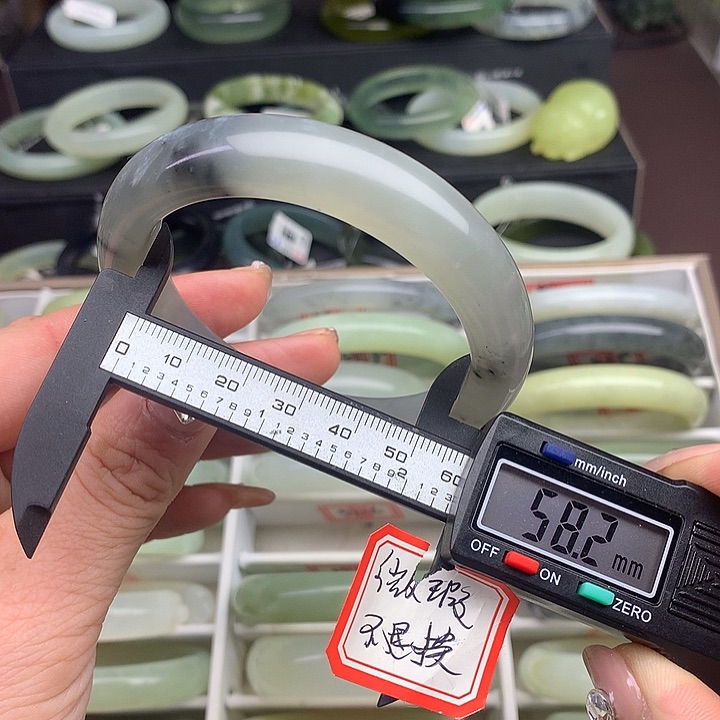 蛇纹石玉手镯未镶嵌506