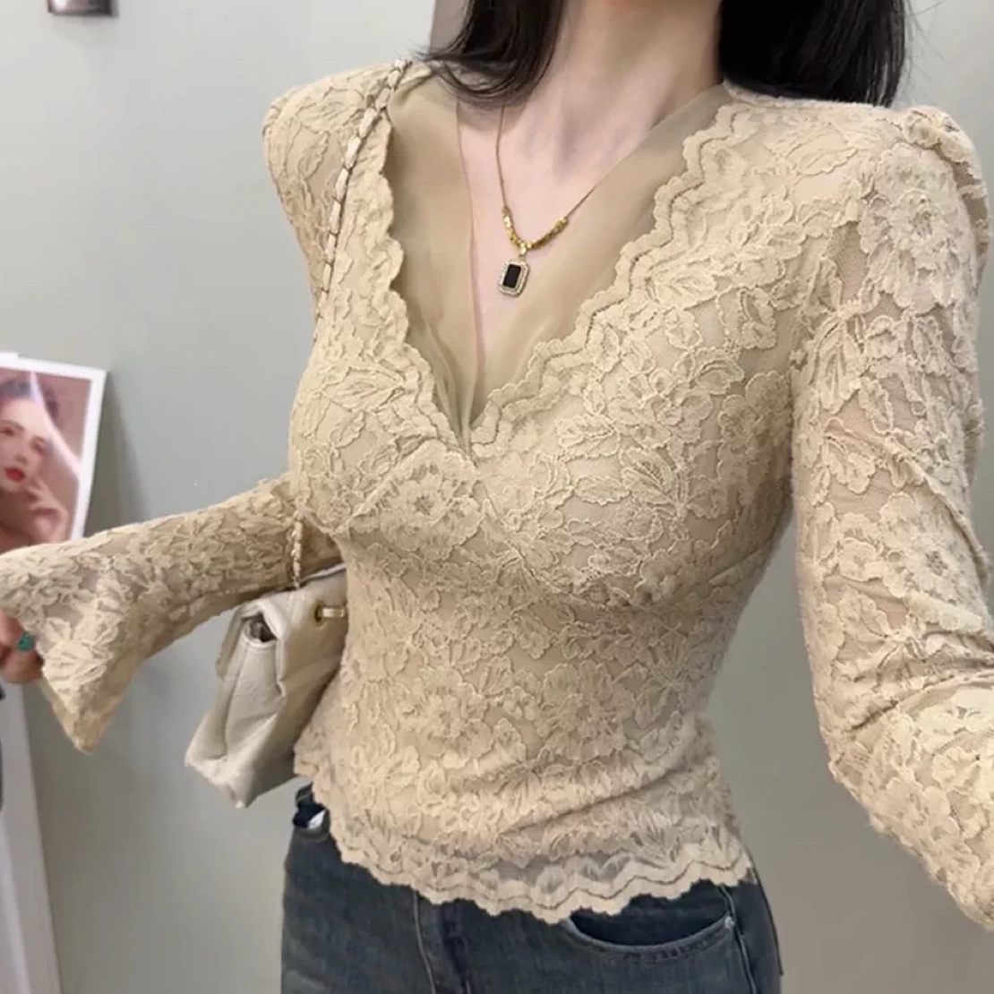 加绒蕾丝长袖衬衫女2025秋冬新款百搭保暖V领拼接网纱打底衫上衣