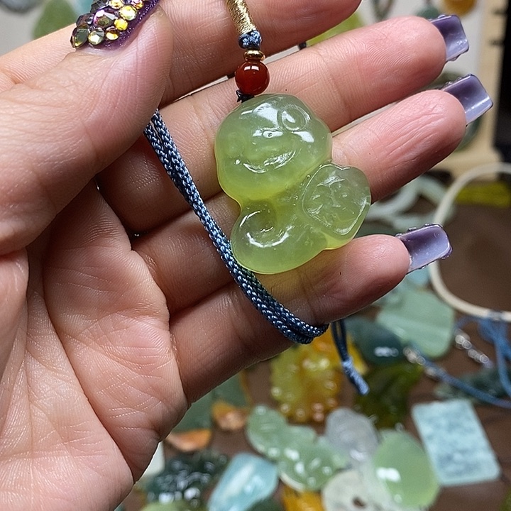 蛇纹石玉吊坠未镶嵌